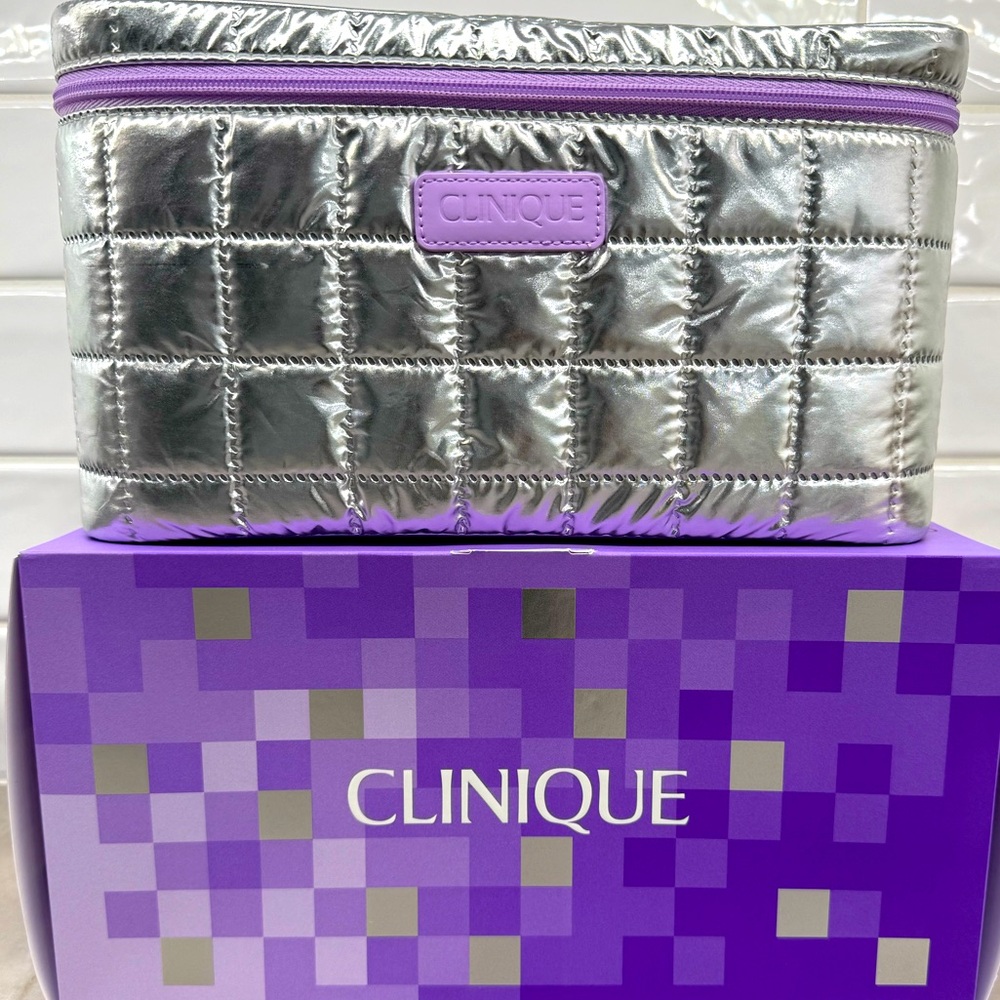 NWT Clinique Makeup/Weekender/Travel Bag/Train Case